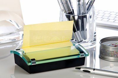 Post-it_Z_notes_dispenser_voor_76mm_x_76mm_en_76mm_x_127mm_FRAMO_sport