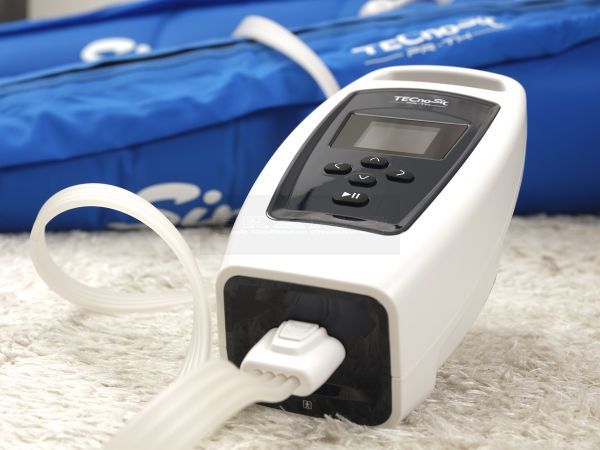 Tecnosix PR-TH pressotherapie is een pneumatisch lucht compressiesysteem close up